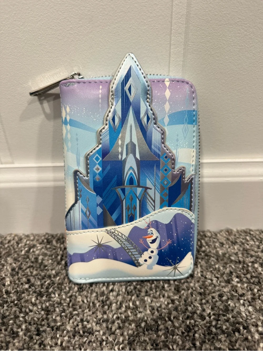 Loungefly DISNEY FROZEN PRINCESS CASTLE ZIP AROUND wallet